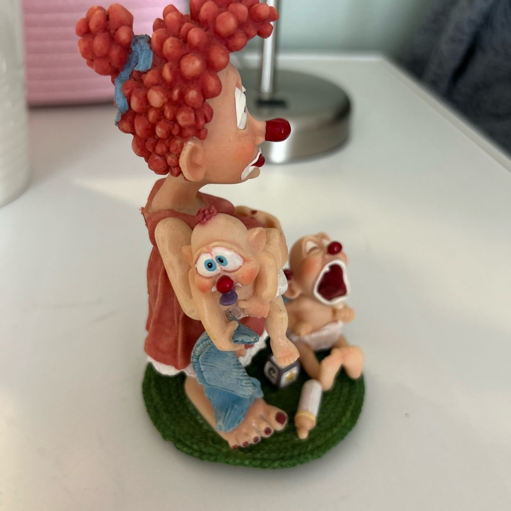 Slapstix Clown Figurine with Babies - Picture 3 of 12